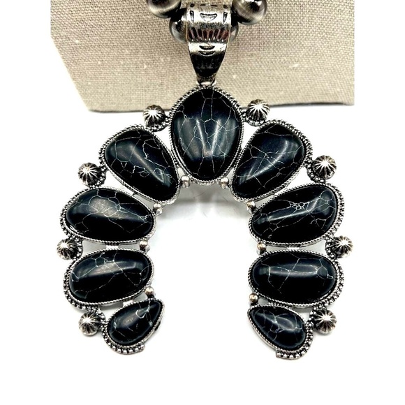 Vintage-Style Black Stone & Silver Tone Bead Necklace Antique Finish - Picture 5 of 6